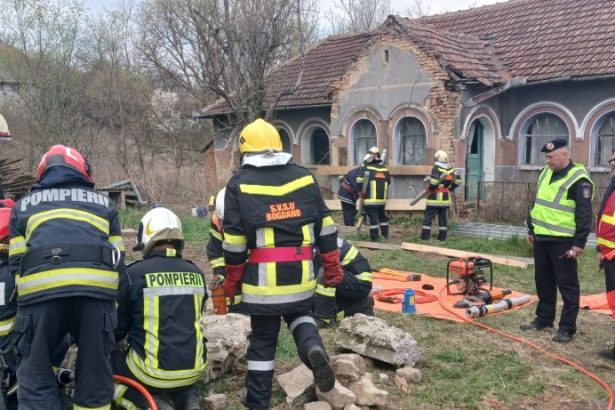 foto sase case prabusite doua victime prinse sub daramaturi in satu mare exercitiu