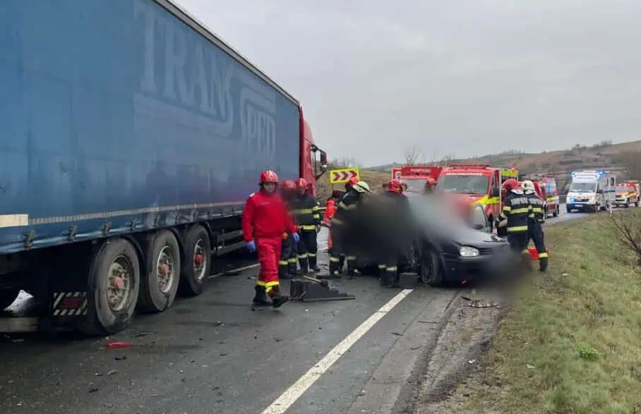 fotovideo cinci morti pe dn1f satu mare cluj accident intre doua camioane si un autoturism