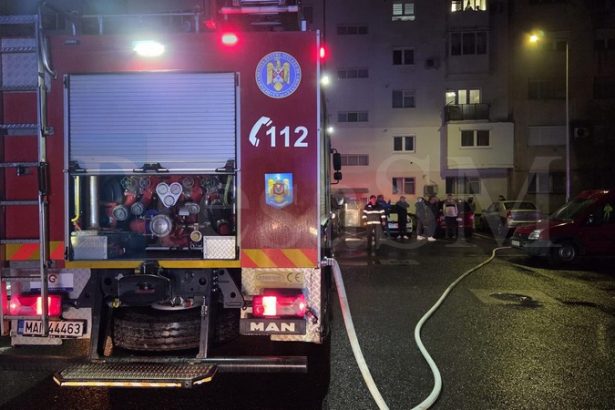 fotovideo incendiu intrun cartier din satu mare apartament cuprins de flacari pompierii sau mobilizat