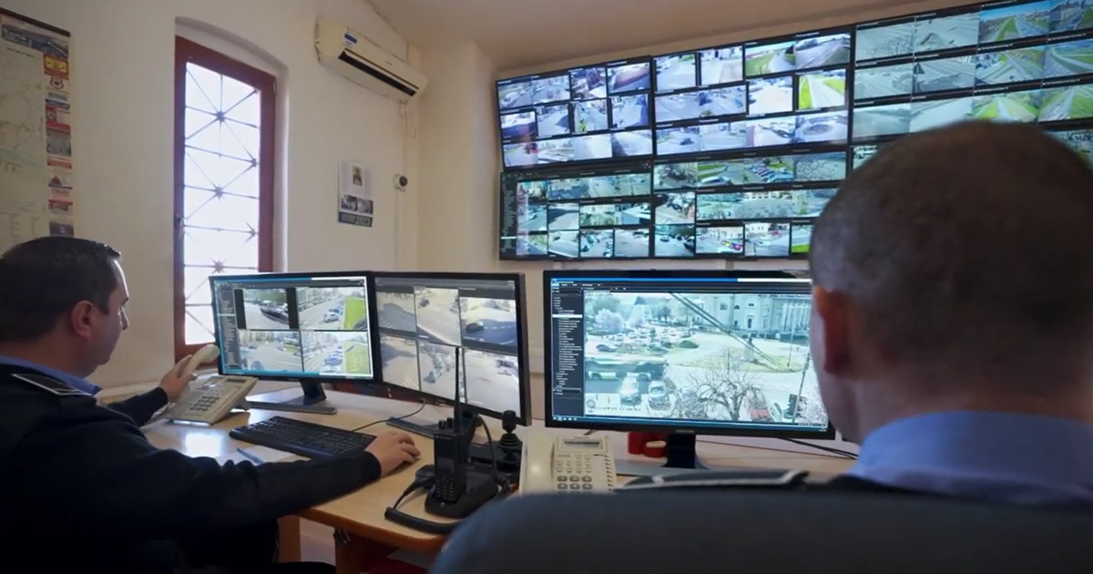A furat cadourile si banii din masina in apropierea Catedralei Catolice din Satu Mare