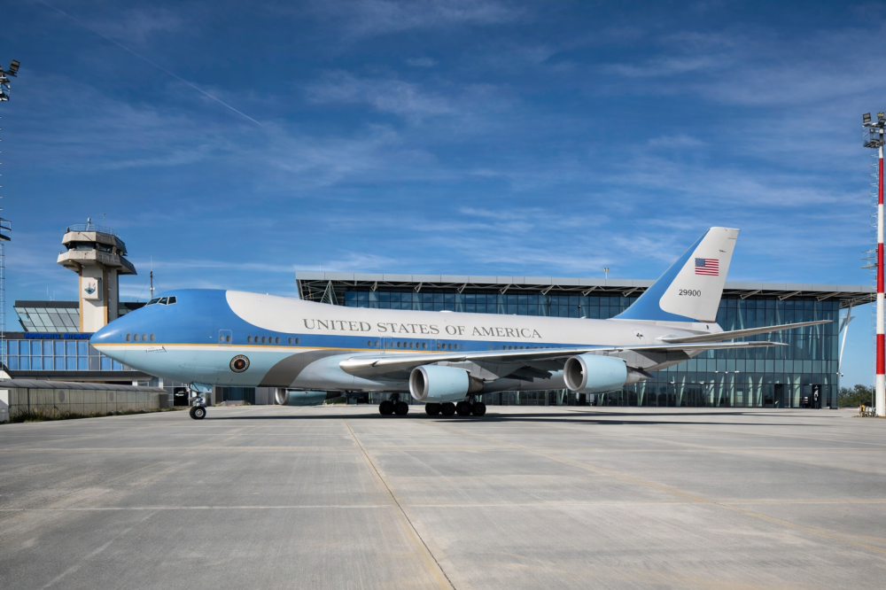 FOTO EXCLUSIV Air Force One a aterizat la Satu Mare Vizita ISTORICA a diplomatilor americani