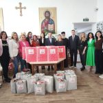 FOTO Femeile social democrate din Satu Mare implicate in campania Imbraca un copil cu haine noi de Paste