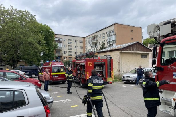 Incendiu intr un bloc din Cartierul Carpati I Mobilizare extinsa a pompierilor