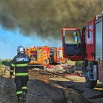 Incendiu la un atelier auto in Satu Mare Pericol de extindere la locuinte din cauza vantului puternic