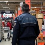 Noroc chior O vanzatoare a recunoscut ca a furat dar a scapat surprinzator de condamnare