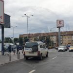 Paruiala la casele rapide de la kaufland in satu mare un client l a lovit pe alt barbat cu un cap in fata