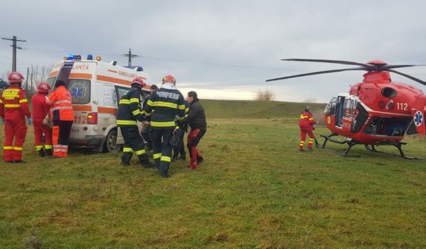 Satmaren aflat in stare critica preluat cu elicopterul SMURD Ranit grav in padure