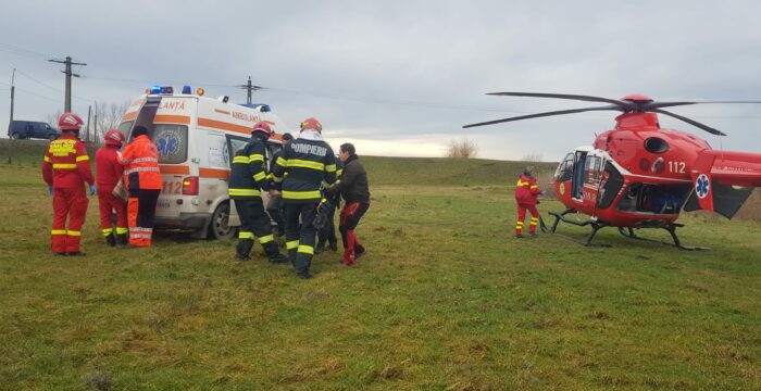 Satmaren aflat in stare critica preluat cu elicopterul SMURD Ranit grav in padure