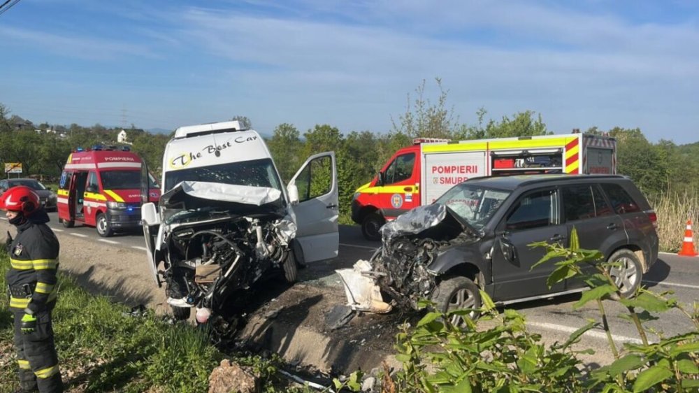 foto accident grav in judetul vecin zece persoane transportate la spital activat planul rosu