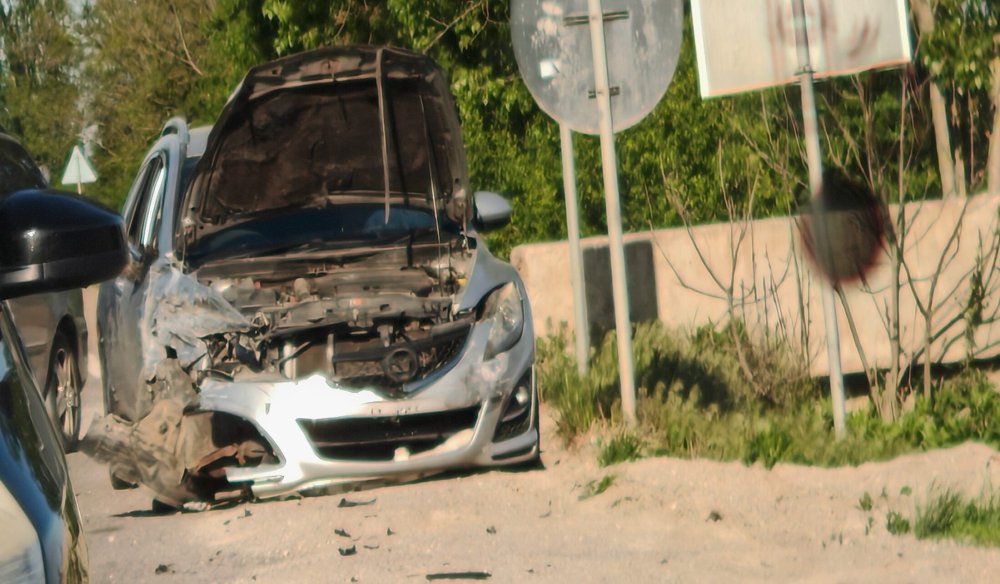 foto accident in lant in judetul satu mare doua masini si o autoutilitara implicate un sofer era complet beat