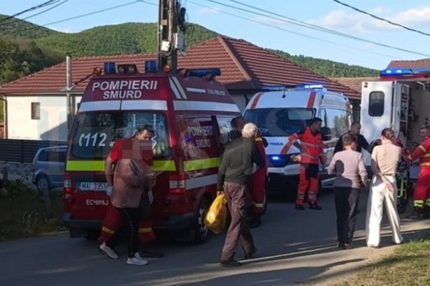 o adolescenta de 15 ani a intrat cu bicicleta intr o masina victima transportata la urgenta in satu mare