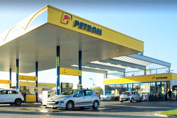 preturile carburanilor au scazut in satu mare diferente de peste 2 lei intre sortimentele premium si cele standard
