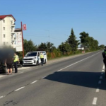 foto socant sofer imbatat prins in flagrant in timp ce efectua transport ilegal de persoane si retinut