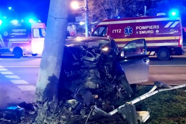 satu mare un adolescent de 16 ani a fugit dupa ce a lovit un stalp fiind urmarit de politie pe o distant de 22 de kilometri