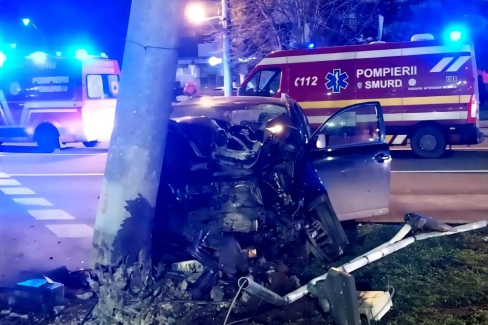 satu mare un adolescent de 16 ani a fugit dupa ce a lovit un stalp fiind urmarit de politie pe o distant de 22 de kilometri