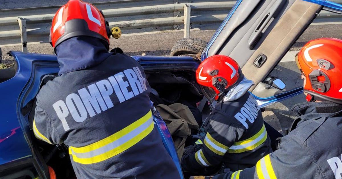 Accident in judetul Satu Mare Doua victime una dintre ele incarcerata Pompierii intervin