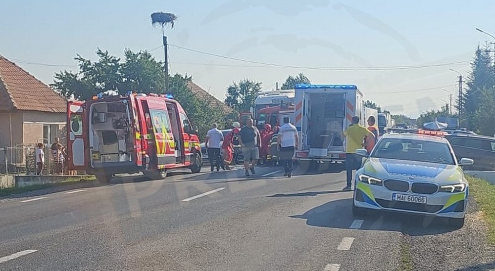 Accident in judetul Satu Mare O femeie a fost transportata la spital