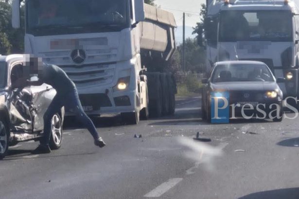 FOTO Accident grav intre un TIR si o masina in Ciuperceni Trei persoane afectate
