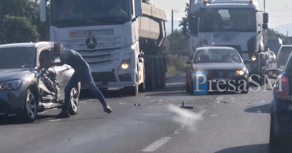 FOTO Accident grav intre un TIR si o masina in Ciuperceni Trei persoane afectate