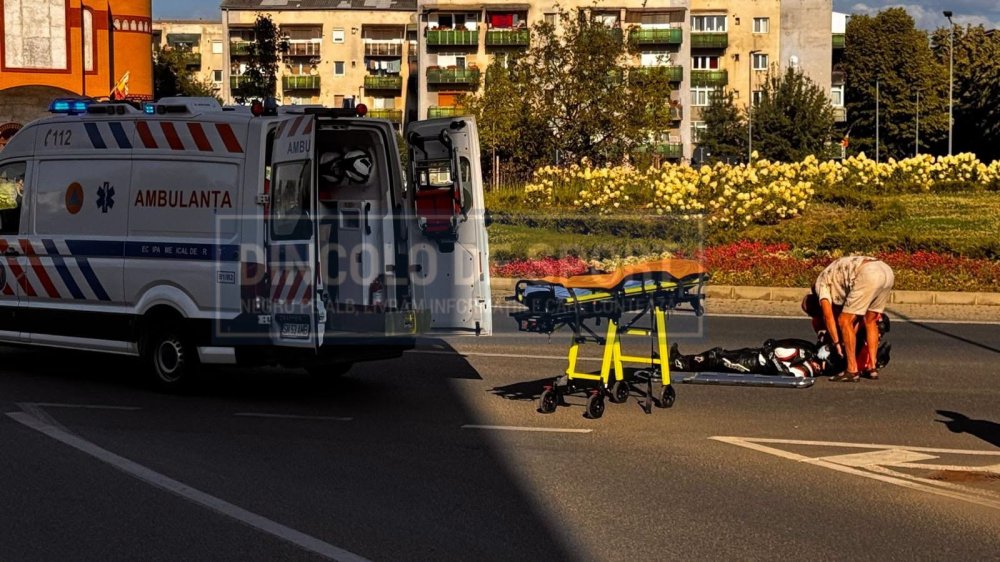 FOTO Politia detaliaza cum s a petrecut accidentul din Micro 17 Motociclistul a fost transportat la Urgenta
