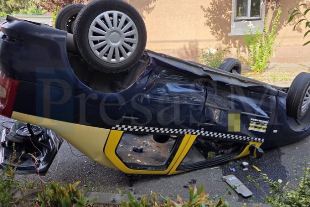 FOTO VIDEO Accident impresionant in municipiul Satu Mare Taxi rasturnat pe sosea
