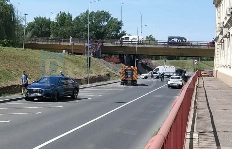 FOTO VIDEO Accident in centrul Satmarului O soferita ar fi trecut cu vederea semnul de STOP si a ciocnit o alta masina