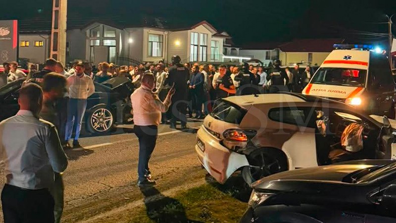 FOTO VIDEO Cinci masini distruse interventie a mascatilor Satmarean retinut dupa un accident in lant