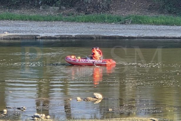 FOTO VIDEO Operatiune de salvare in Centrul Satmarului Un tanar a fost luat de ape Intervin pompierii