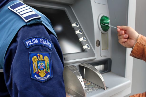 O satmureanca a descoperit un card bancar cu PIN ul lipit pe el si a retras mii de lei de la bancomat
