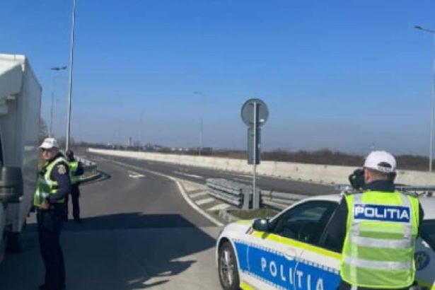 Sofer de TIR depistat la 71 de ani cu permisul suspendat Un tanar fara permis oprit la Petea