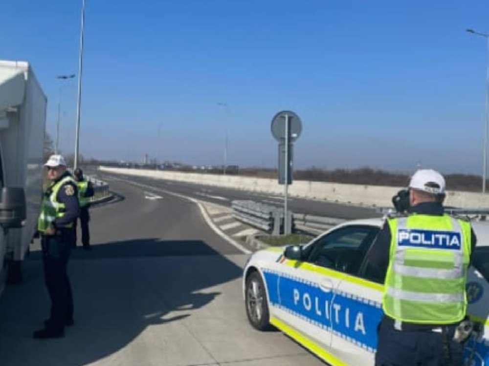 Sofer de TIR depistat la 71 de ani cu permisul suspendat Un tanar fara permis oprit la Petea