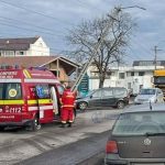 Un adolescent din Satu Mare a urcat la volan si a lovit un stalp Ranit a fost dus la spital