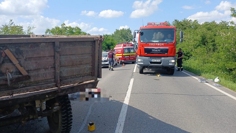 Un satmarean a cauzat un accident circuland cu un tractor neinregistrat prin fata scolii din Satmarel