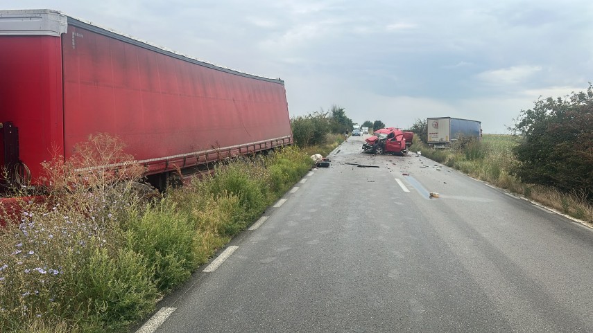 VIDEO Accident devastator in tara Sofer decedat dupa ce vehiculul sau a fost lovit de doua TIR uri