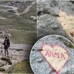 VIDEO Dupa aventurile cu masinile pe plaja turistii romani impresioneaza din nou trotinete pe Bucegi si declaratii de dragoste pe stanci
