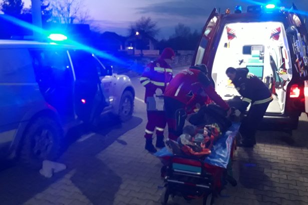 accident grav la luna ses o persoana rasturnata cu atv ul si prinsa sub vehicul au intervenit pompierii si echipa de descarcerare