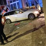 foto urmarire demna de filme sofer imbatat urmarit de politie a oprit cu masina in zidul unui bloc
