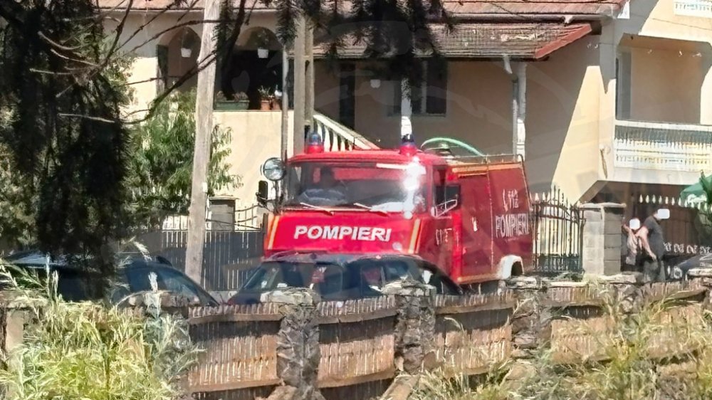 fotografie incendiu la o locuinta din judetul satu mare interventia rapida a pompierilor