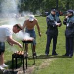 scandal la un gratar in municipiul satu mare bataie generala un barbat si a agresat nepoata in fata