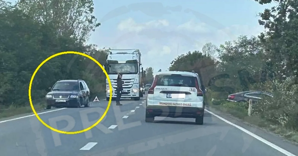 Accident pe DN 19, lângă Livada: șofer prins între camioane