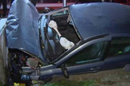 Accident pe DN 19. Tânăr de 18 ani, mașina într-un cap de pod. Pasagerul la spital