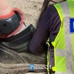 Bărbat deghizat a lovit cu ciocanul mașina fostei iubite. Cum a vrut să scape de polițiști