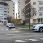 Fost soț acuzat că a vrut să-și lovească fosta soție cu mașina. A urcat pe trotuar
