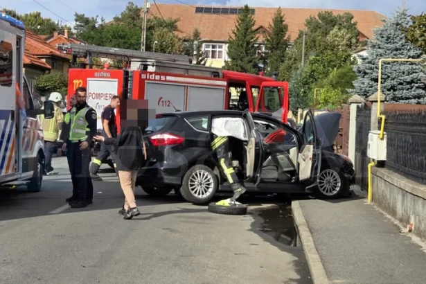 FOTO/VIDEO. ACCIDENT RUTIER ÎN SATU MARE. O PERSOANĂ ÎNCARCERATĂ, EXTRASĂ DE POMPIERI