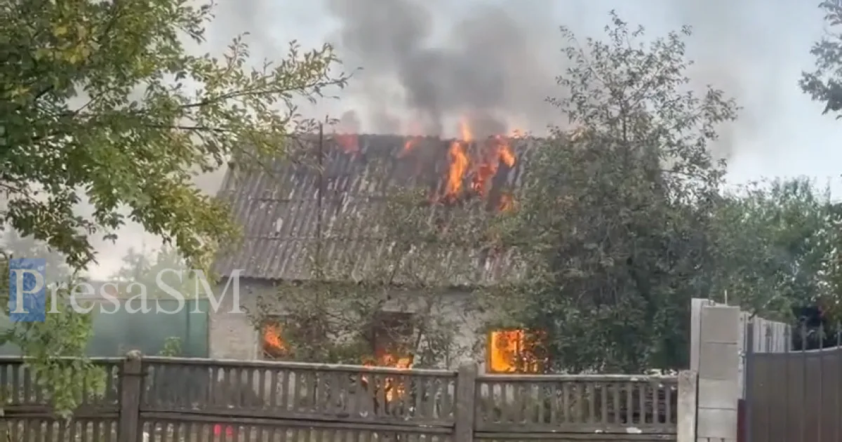Incendiu violent în Satu Mare. O femeie în vârstă a încercat să stingă flăcările