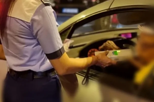 Sătmărean beat și fără permis, găsit dormind la volan după grătar